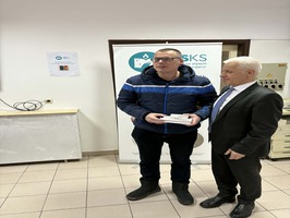 Snimak dodjele mobitela slijepim osobama članovima Udruzenja