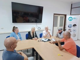 snimak učesnika na dodjeli mobitela, članova udruženja i predstavnika općine Ilidza